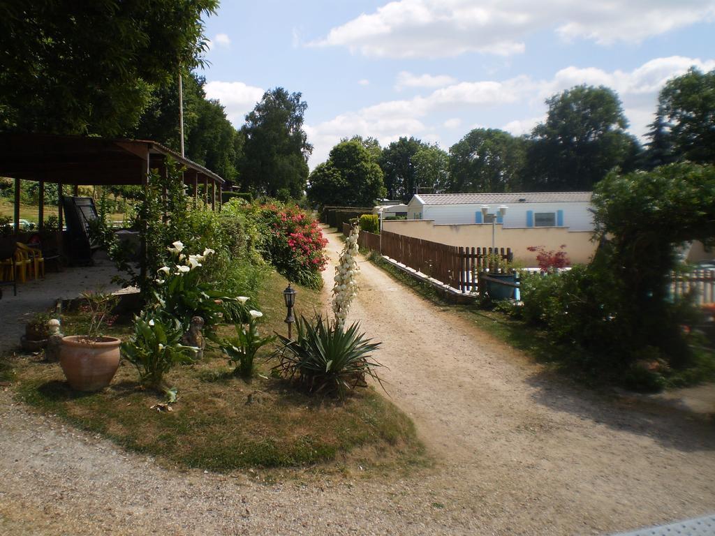 Camping Le Bois Jahan Brunelles Bagian luar foto