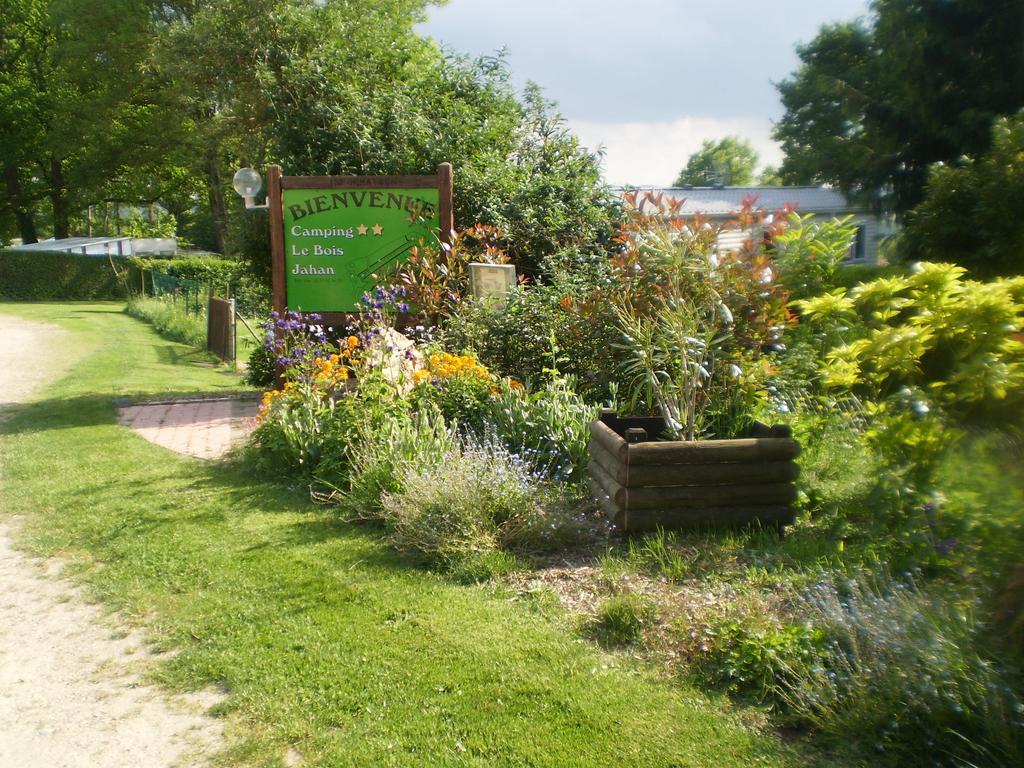 Camping Le Bois Jahan Brunelles Bagian luar foto