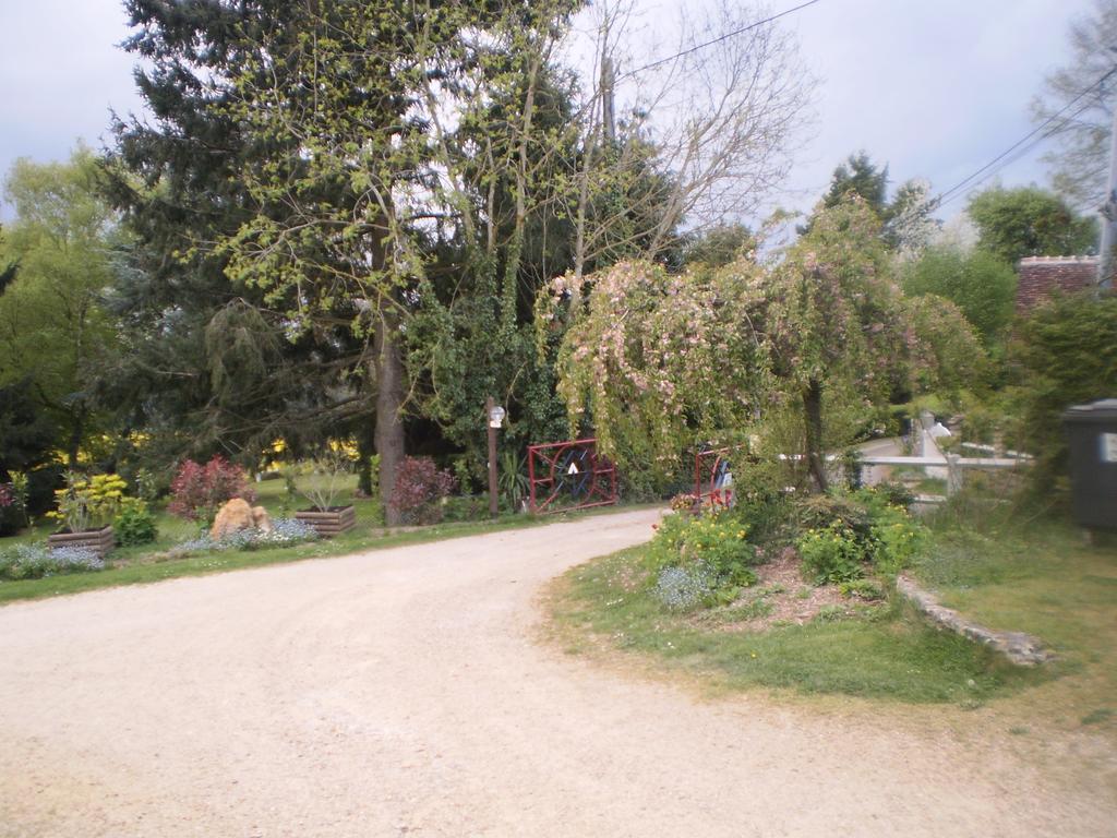 Camping Le Bois Jahan Brunelles Bagian luar foto